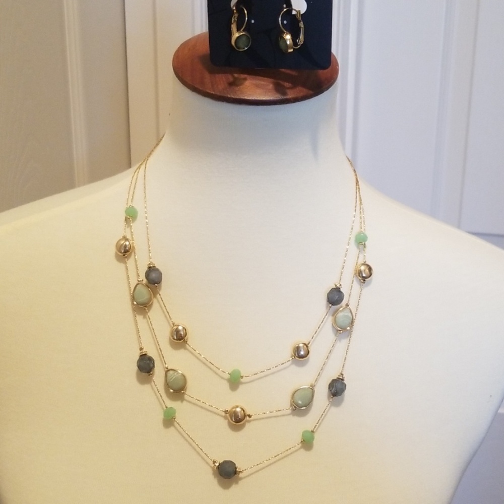 Necklace and earring set